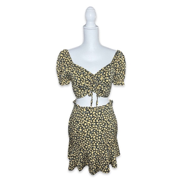 Ditsy Floral Print Sweetheart Neck Drawstring Crop Top & Ruffle Hem Skirt - Picture 8 of 14